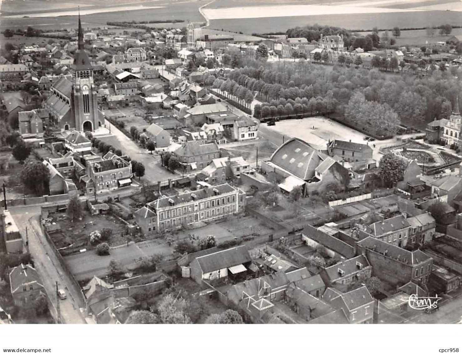 80. N°53353. Villiers-bretonneux. Le Parc. Vue Aérienne .CPSM. - Villers Bretonneux