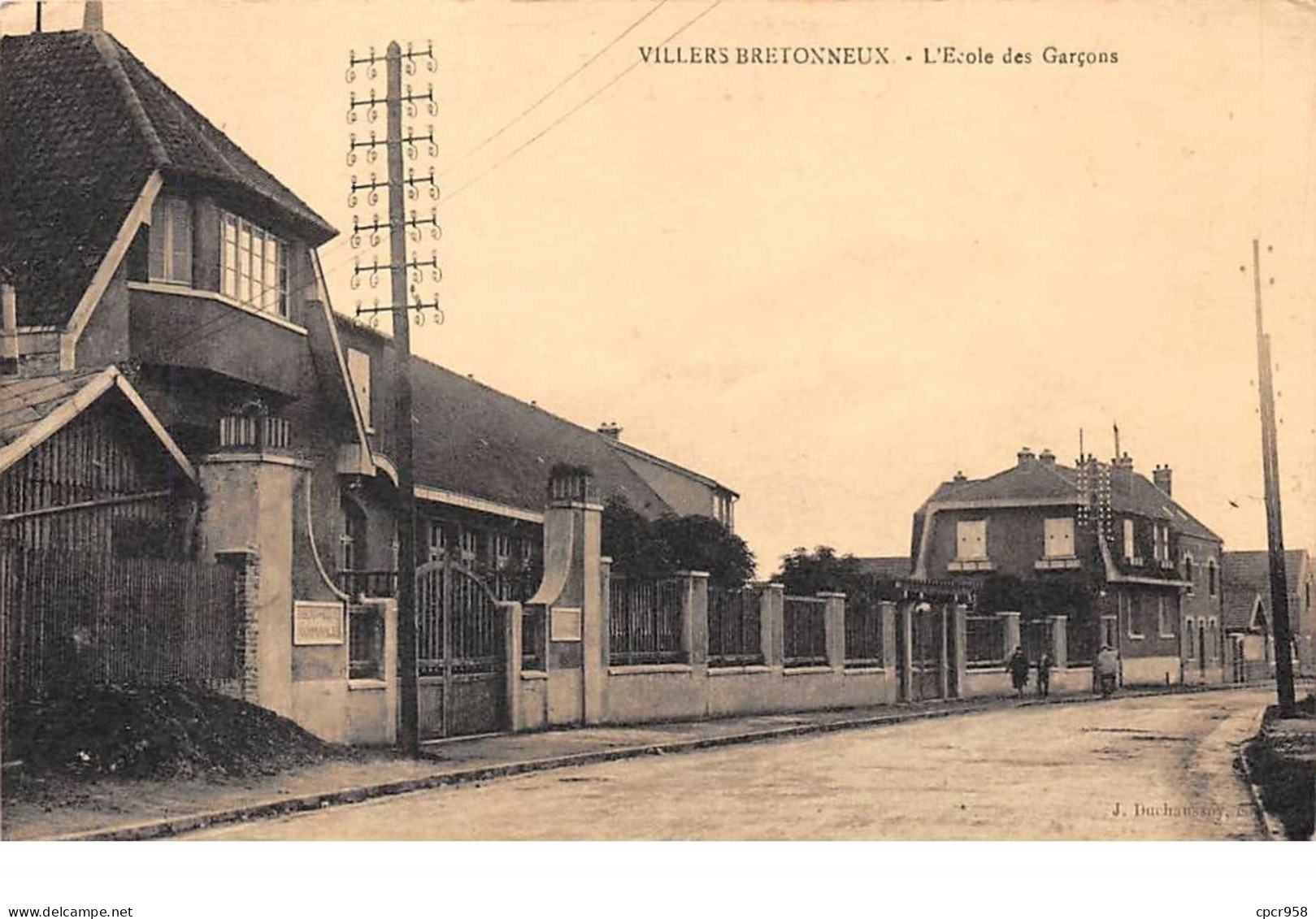 80    .    N° 203521  .    VILLERS BRETONNEUX    .      L ECOLE DES GARCONS - Villers Bretonneux