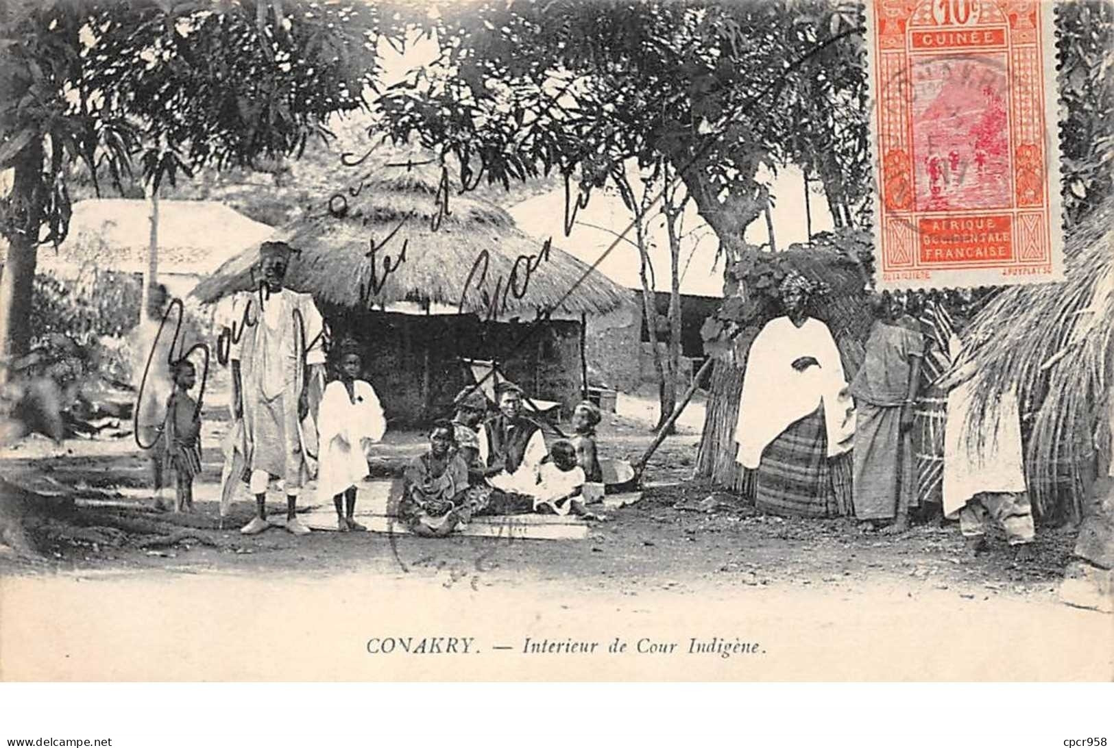 Guinée. N° 100412 . Conakry . Interieur De Cour Indigène - Guinee