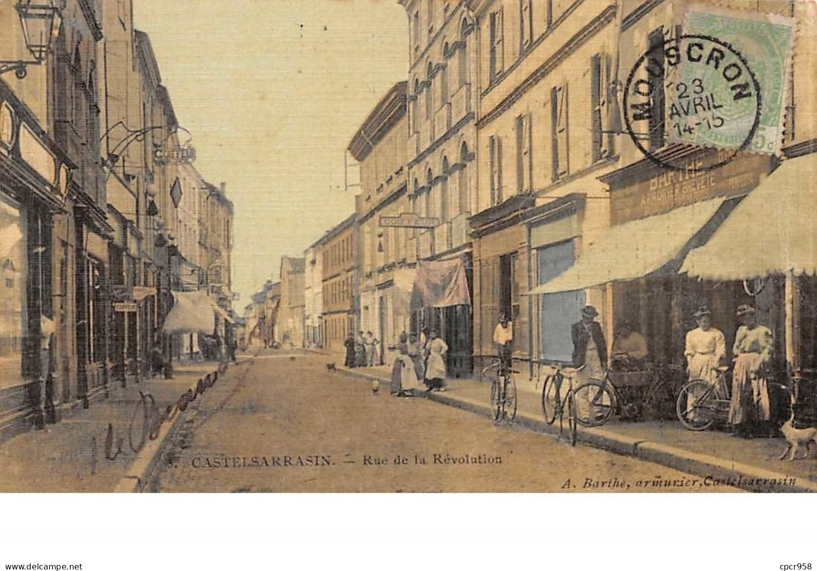 82 . N° 100325 . Castelsarrasin . Rue De La Révolution . Carte Toilé - Castelsarrasin