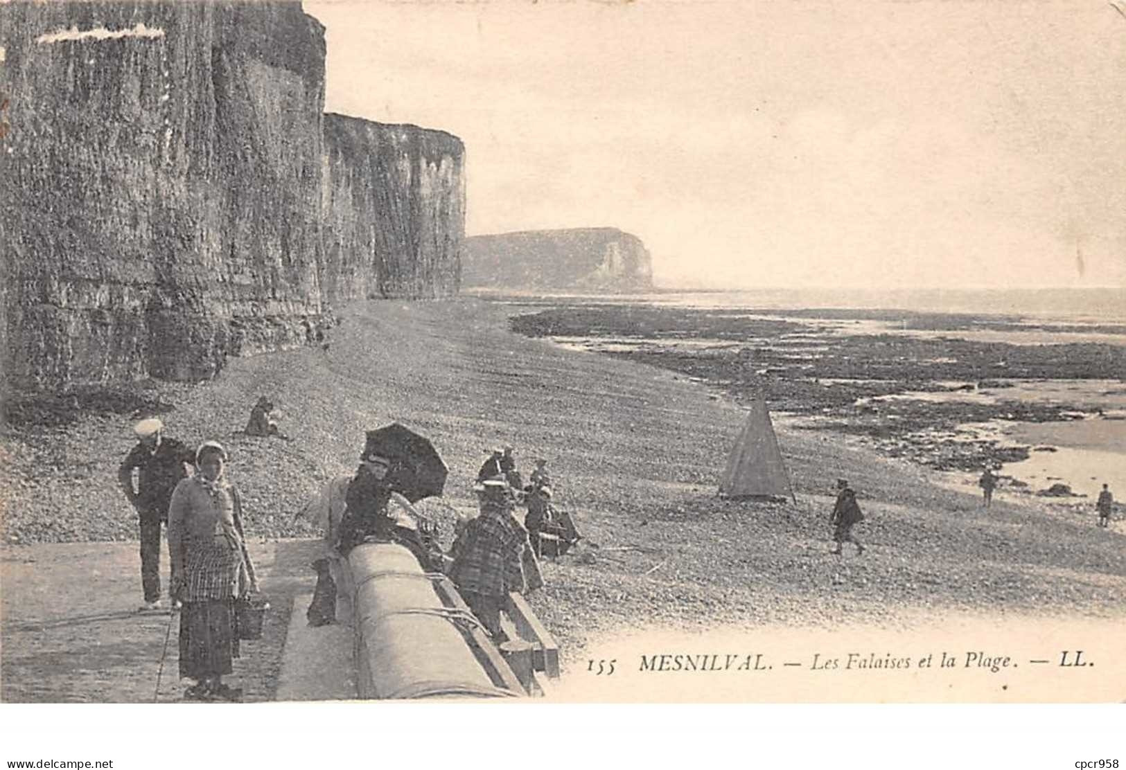 76    .    N° 202688       .     MESNIL - VAL    .LES FALAISES ET LA PLAGE - Mesnil-Val