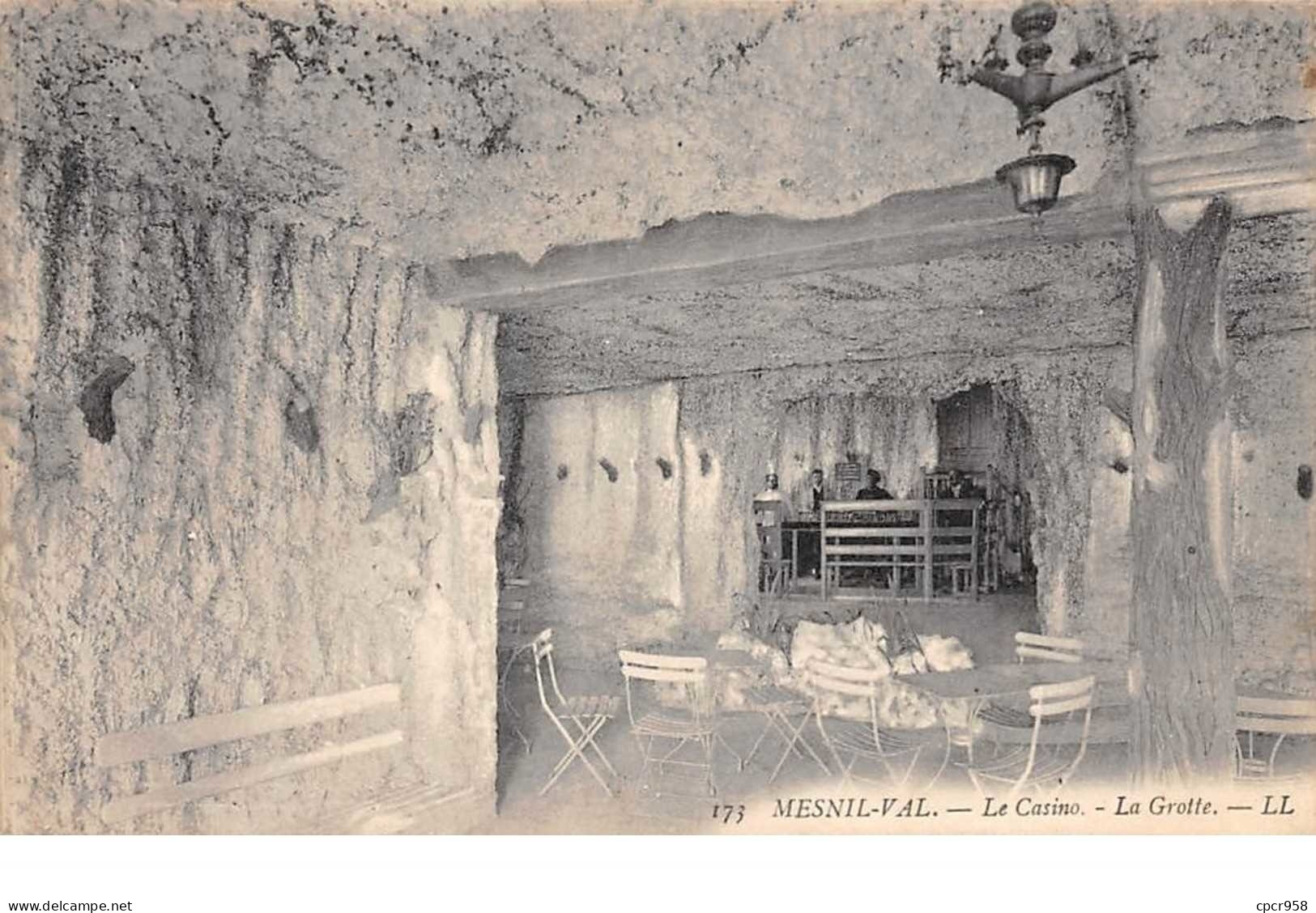 76    .    N° 202664       .     MESNIL - VAL    .   LE CASINO , LA GROTTE - Mesnil-Val