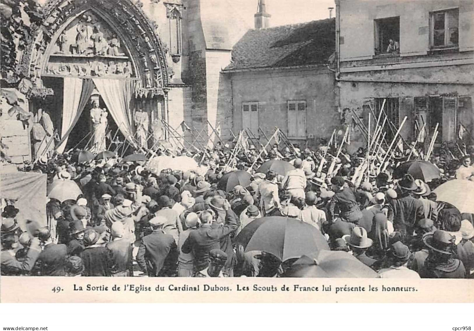 Scoutisme.n°59759.la Sortie Du Cardinal Dubois.les Scouts De France Lui Présente Les Honneurs - Scoutisme