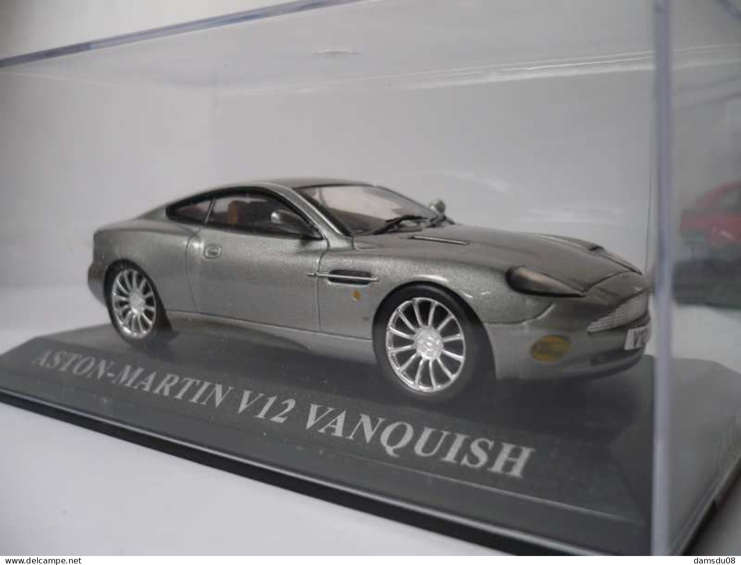 Ixo Aston Martin V12 Vanquish échelle 1/43 En Boite Vitrine - Autres & Non Classés