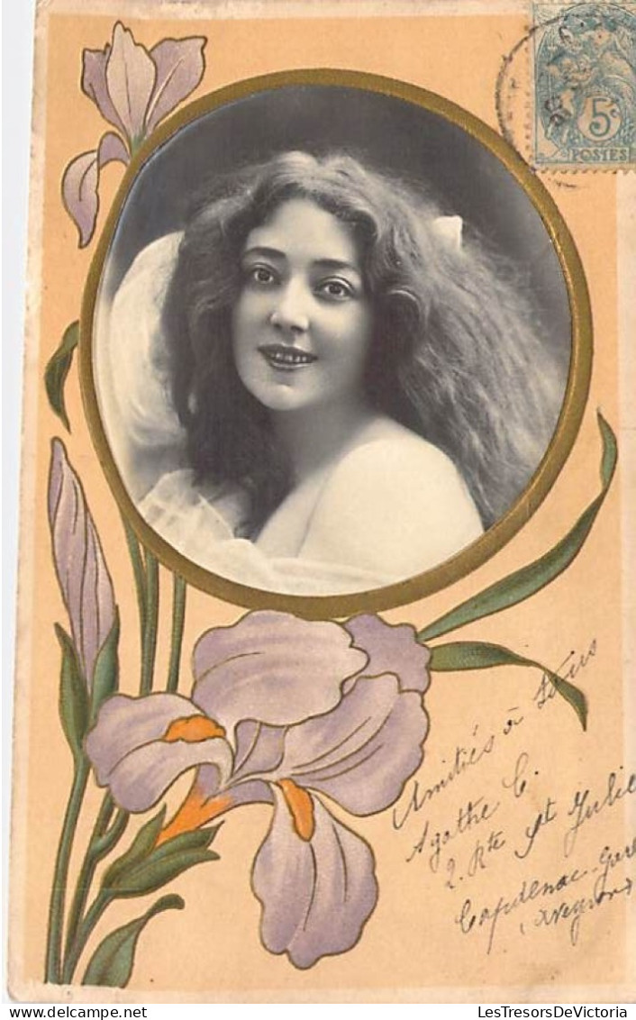 Photographie - Carte Photo - Jeune Femme Dans Un Médaillon Avec Fleur De Lis - Dorure  -  Carte Postale Ancienne - Photographie