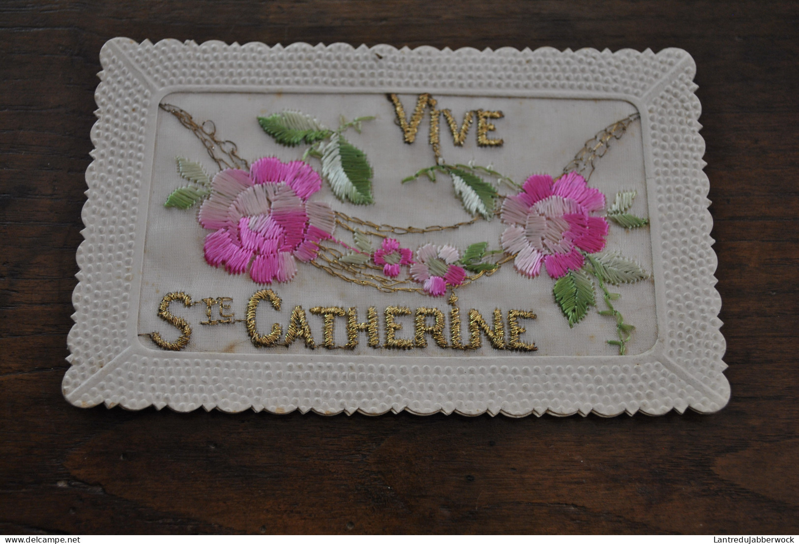 Carte Postale Cpa Vive Sainte Catherine Ste En Carton Et Tissus Brodé Broderie Doré Et Fleur Non Circulée - Santi