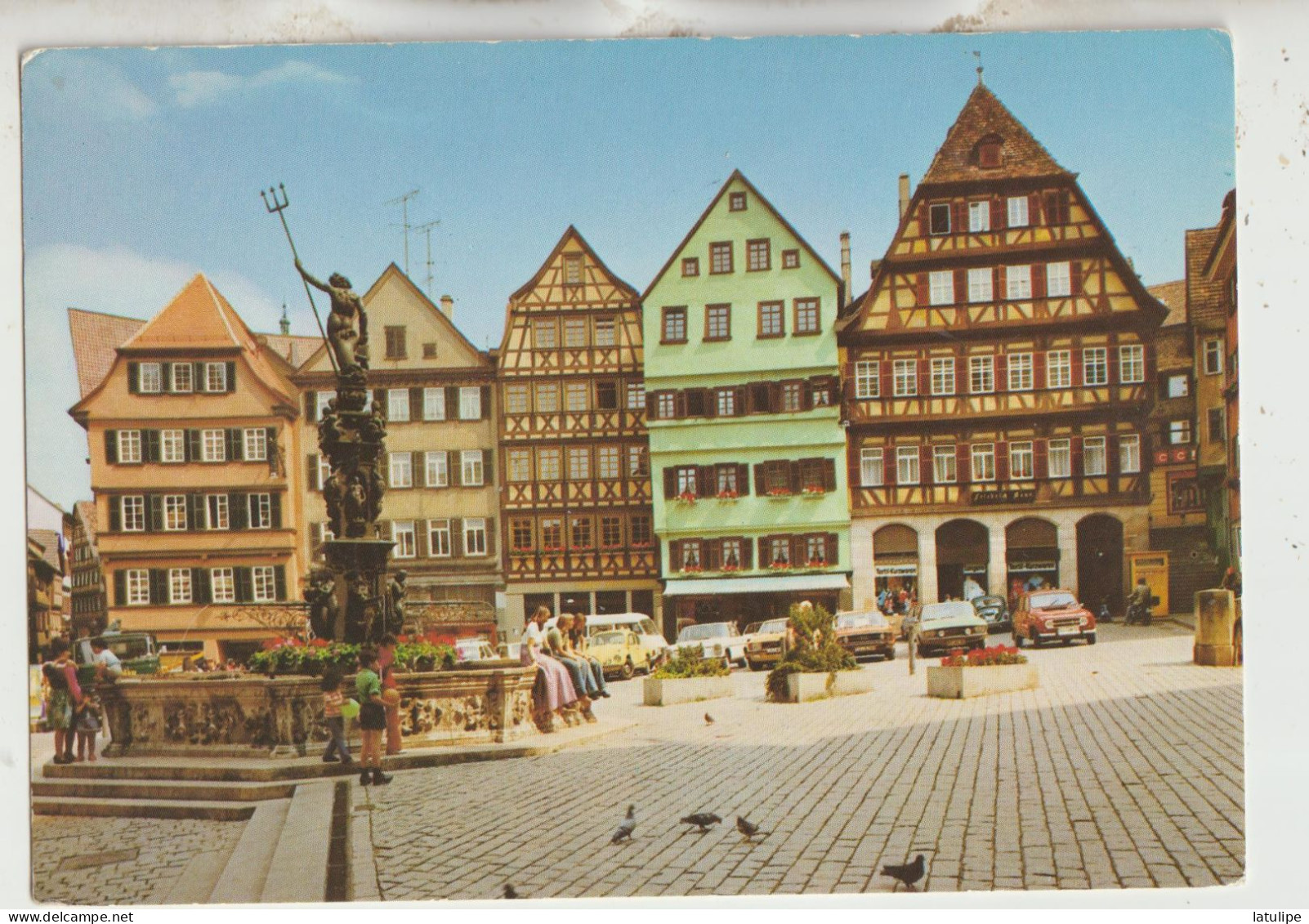 Tubingen  Markiplatz-Osteselle Mit Markitbrunnen  Rue Et Place -Fontaine Bien Animée_ Et Café Restaurant  Voitures - Tuebingen