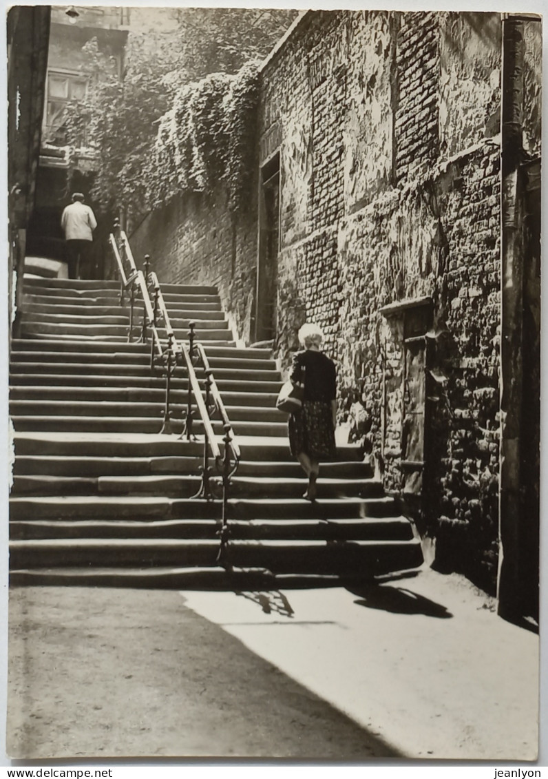 TARNOW (Pologne) - Zaulek Staromiejski / Montée Dans La Vieille Ville - Passant Dans Les Escaliers - Pologne