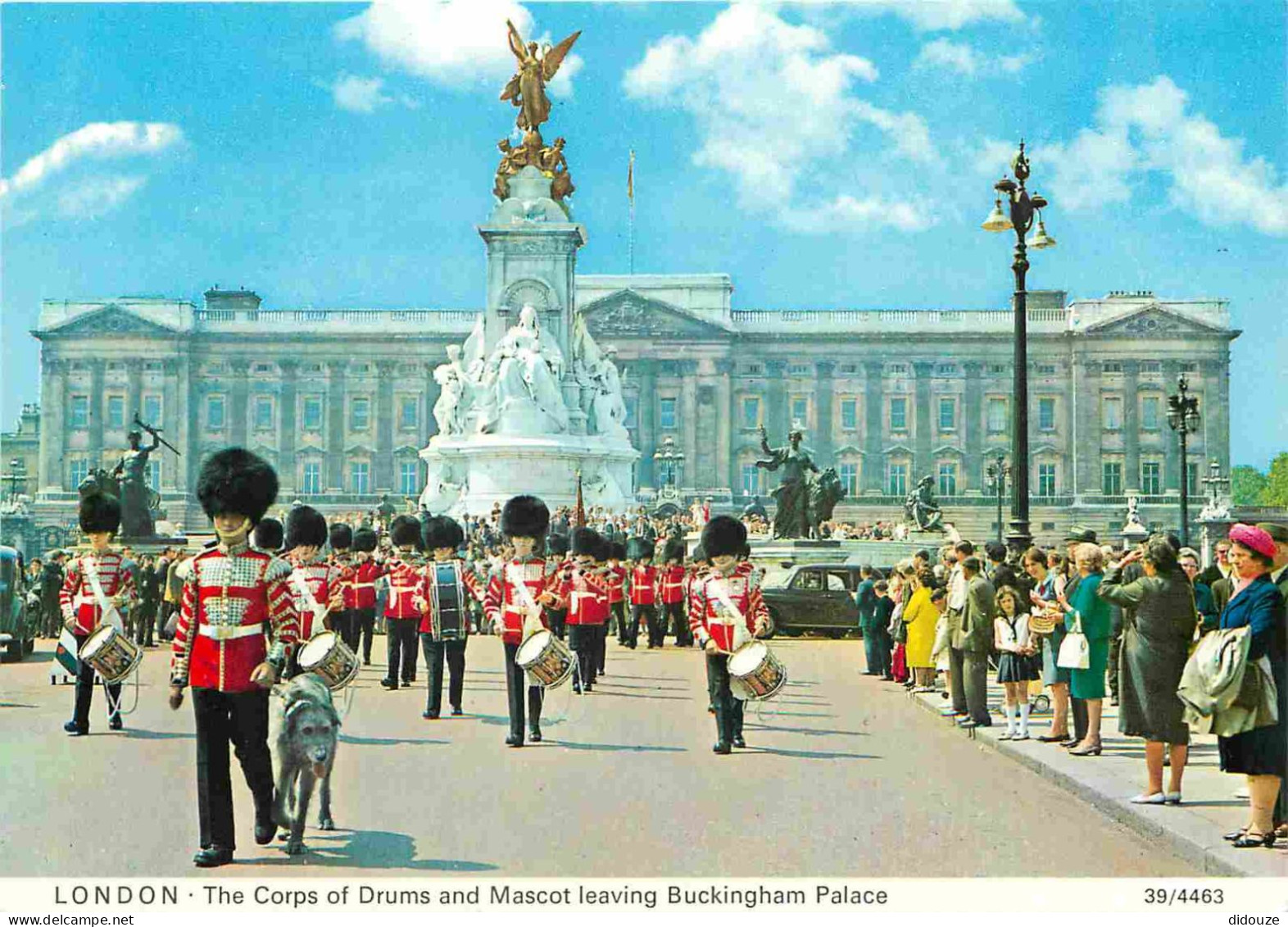 Angleterre - London - Buckingham Palace - The Corps Of Drums And Mascot Leaving Buckingham Palace - London - England - R - Buckingham Palace