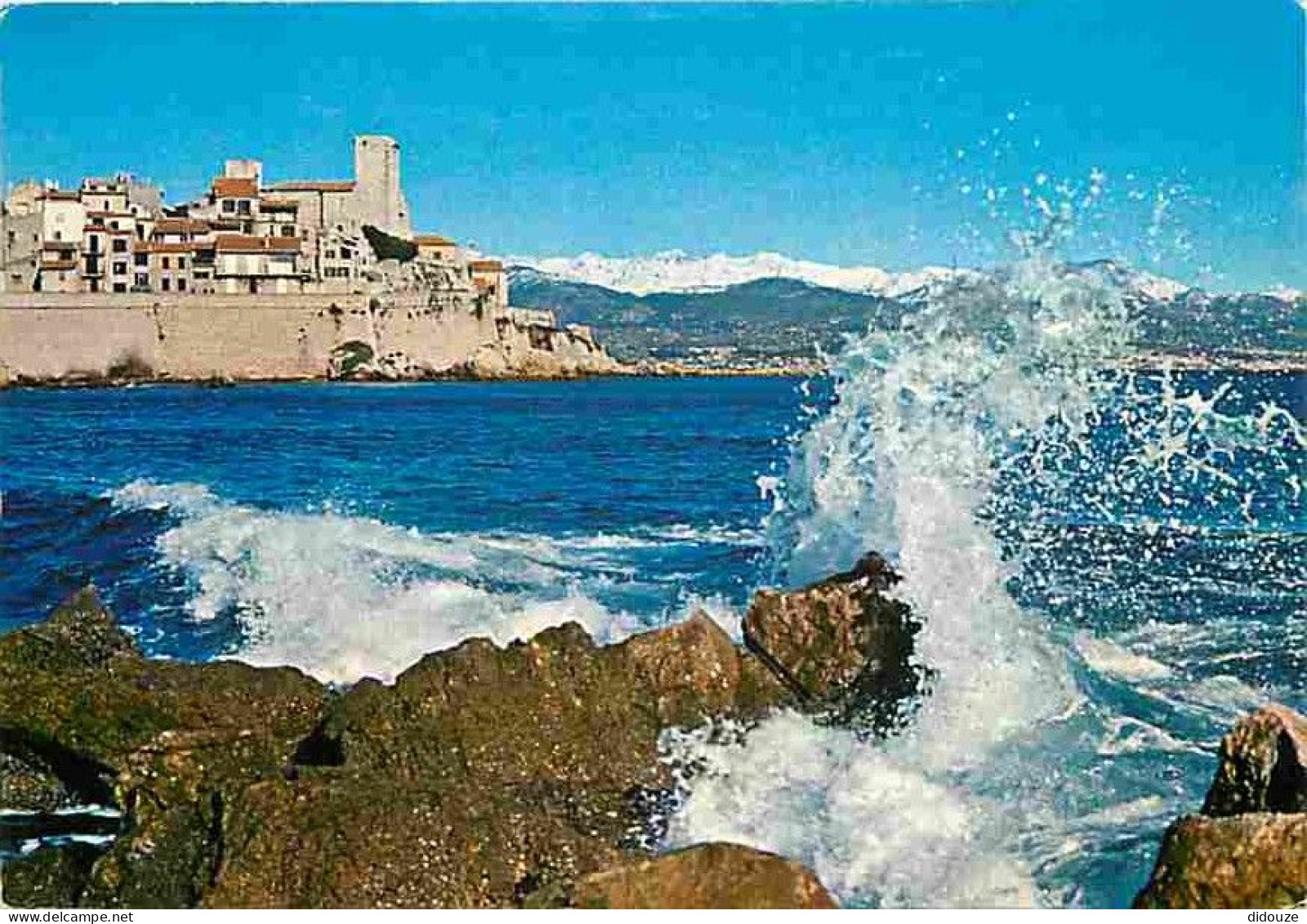 06 - Antibes - Les Remparts - Et Les Alpes Enneigées - CPM - Voir Scans Recto-Verso - Antibes - Les Remparts