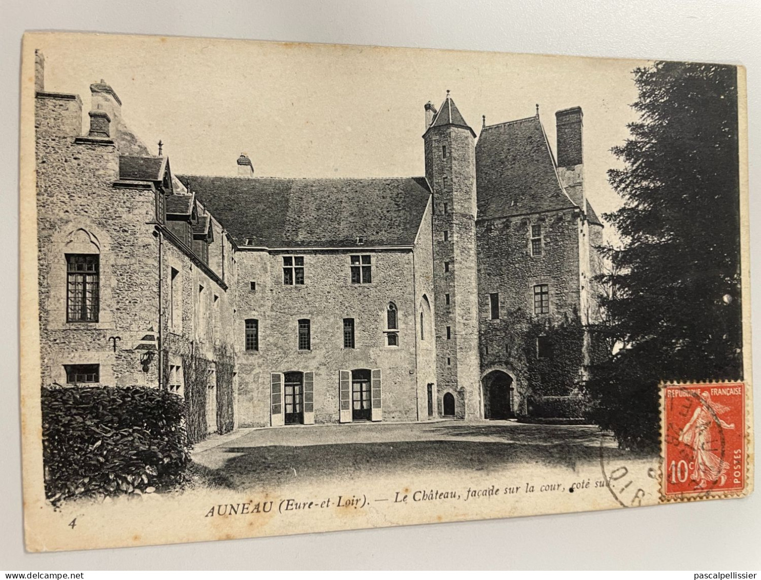 CPA - 28 - AUNEAU - Le Château, Façade Sur La Cour - Côté Sud - Auneau