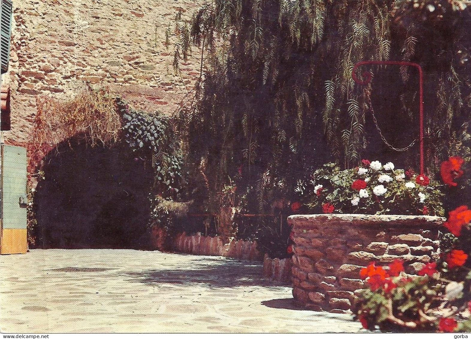 *CPM - FRANCE - PACA -  Un Coin Pittoresque De La Côte D'Azur - Puit Dans Cour - Provence-Alpes-Côte D'Azur