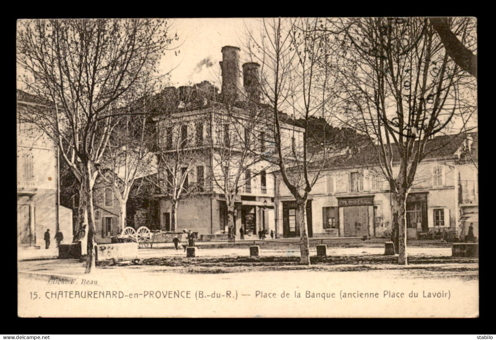 13 - CHATEAURENARD - PLACE DE LA BANQUE - ANCIENNE PLACE DU LAVOIR - Chateaurenard