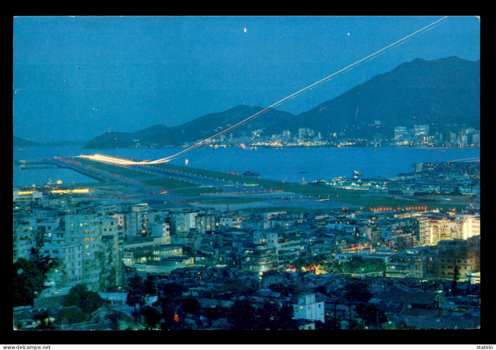 CHINE - HONG-KONG - KAI TAK AIRPORT AT NIGHT - China (Hong Kong)