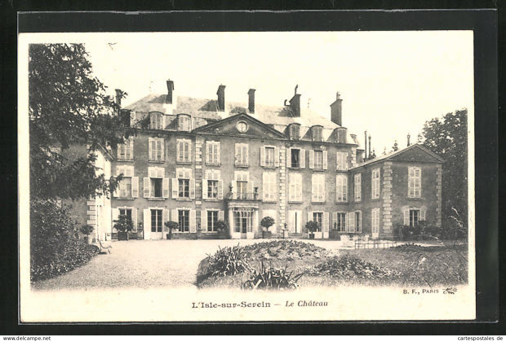 CPA L`Isle-sur-Serein, Le Chateau, Partie Vor Dem Château  - L'Isle Sur Serein