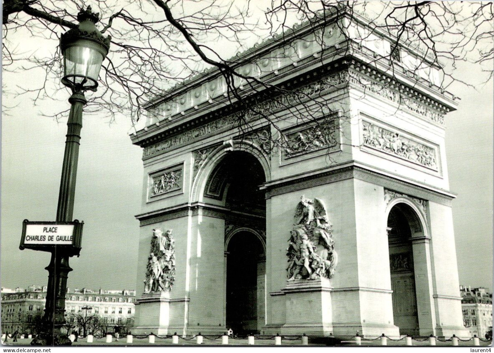 12-4-2024 (1 Z 45) France - L'Arc De Triomphe (b/w) Déserté (peut être Aux Temps Du COVID-19 ?!) - Monuments