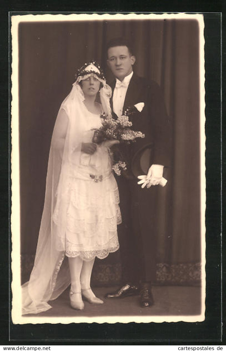 Foto-AK Erschrockenes Hochzeitspaar  - Huwelijken