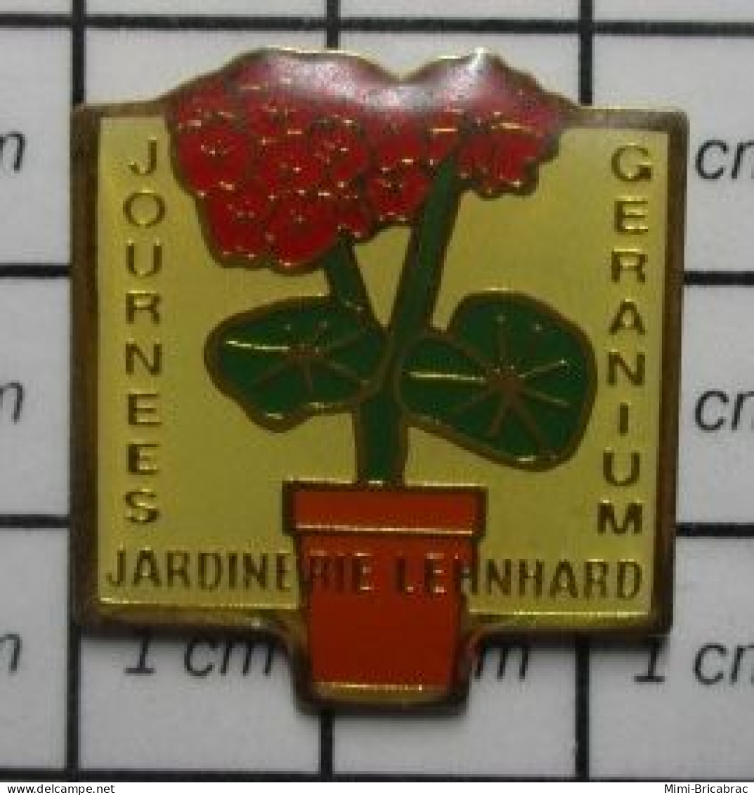 713c Pin's Pins / Beau Et Rare : MARQUES / JOURNEES GERANIUM JARDINERIOE LERNHARD - Markennamen