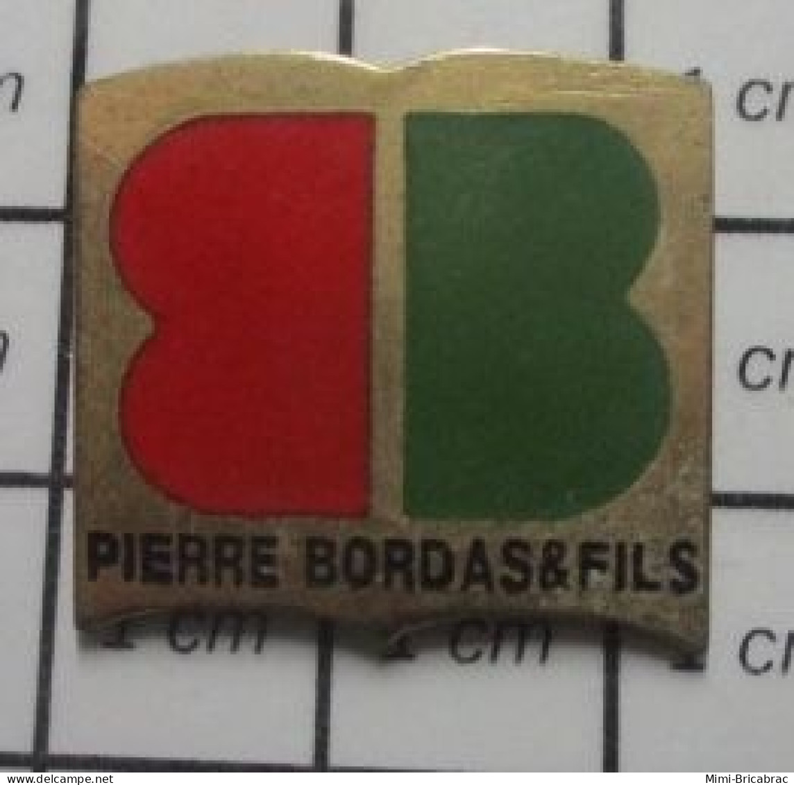 713c Pin's Pins / Beau Et Rare : MEDIAS / LIVRES EDITIONS PIERRE BORDAS & FILS - Media