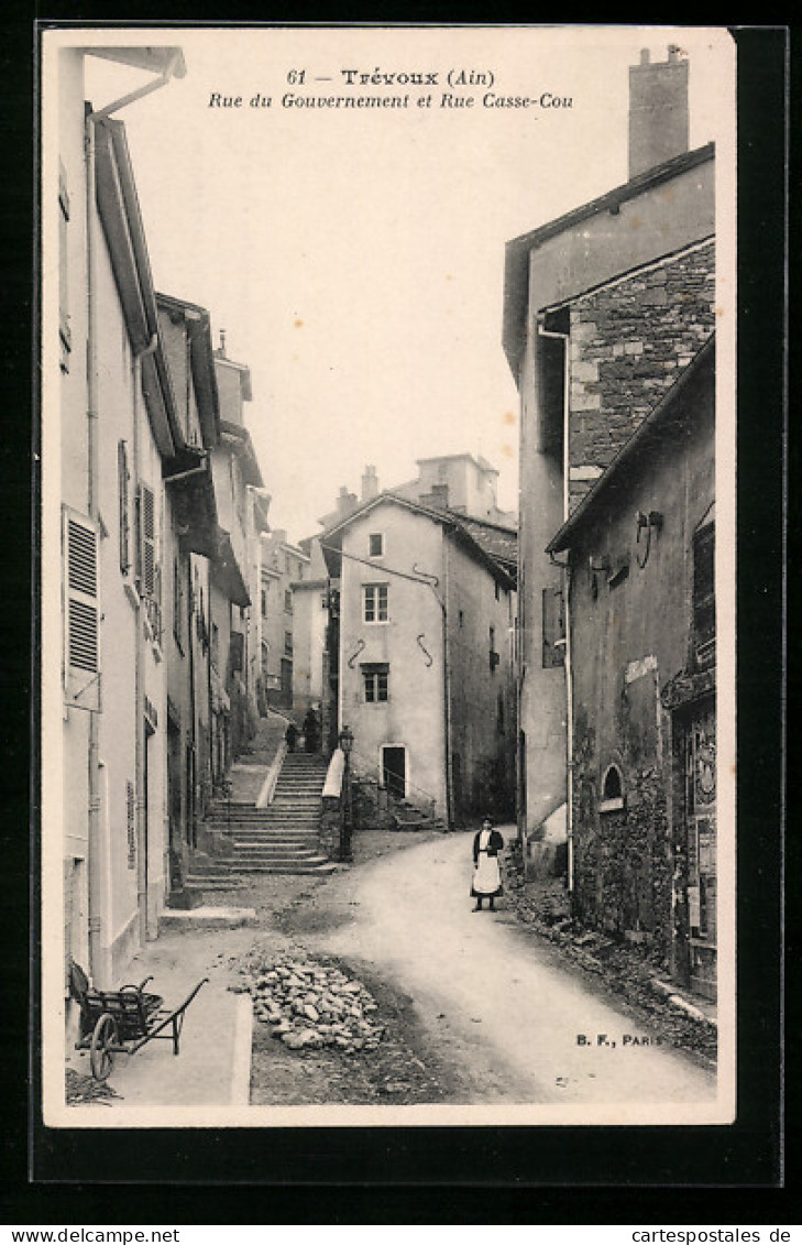 CPA Trévoux, Rue Du Gouvernement Et Rue Casse-Cou  - Trévoux