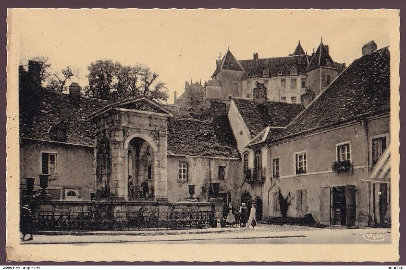 D14-70) GY - LA VIEILLE FONTAINE - LE VIEUX CHATEAU  - ( 2 SCANS ) - Gy