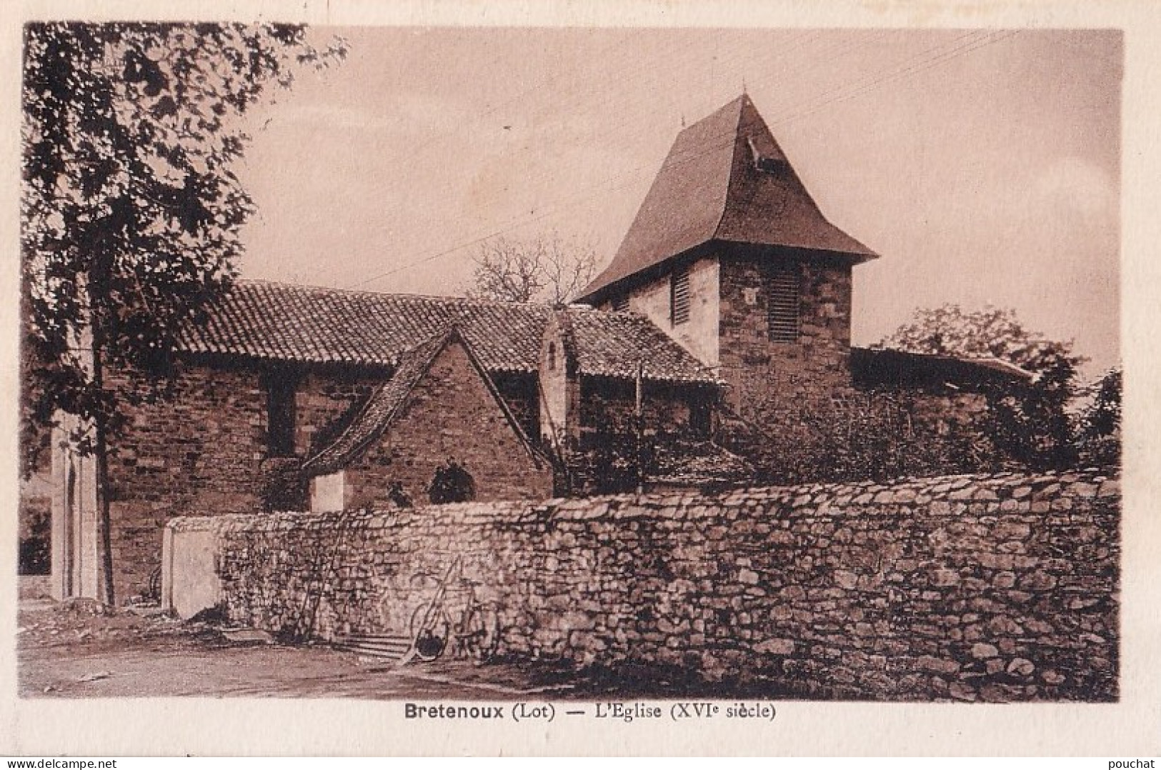 D20-46) BRETENOUX - LOT - L ' EGLISE -  EN  1945 - ( 2 SCANS ) - Bretenoux