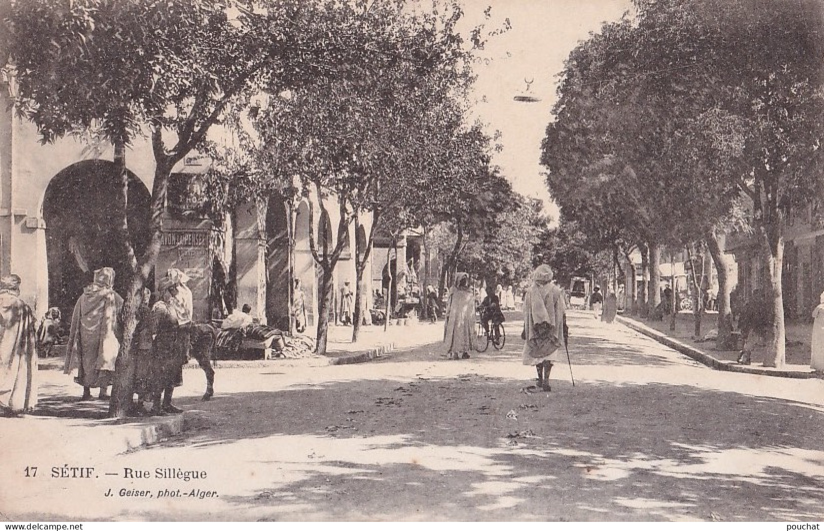 D26- SETIF - ALGERIE - RUE  SILLEGUE - ANIMATION  - EN 1904 - ( 2 SCANS ) - Sétif