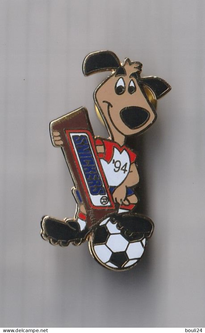 PIN'S  THEME SPORT  FOOTBALL   SNICKERS COUPE DU MONDE USA 1994 - Football
