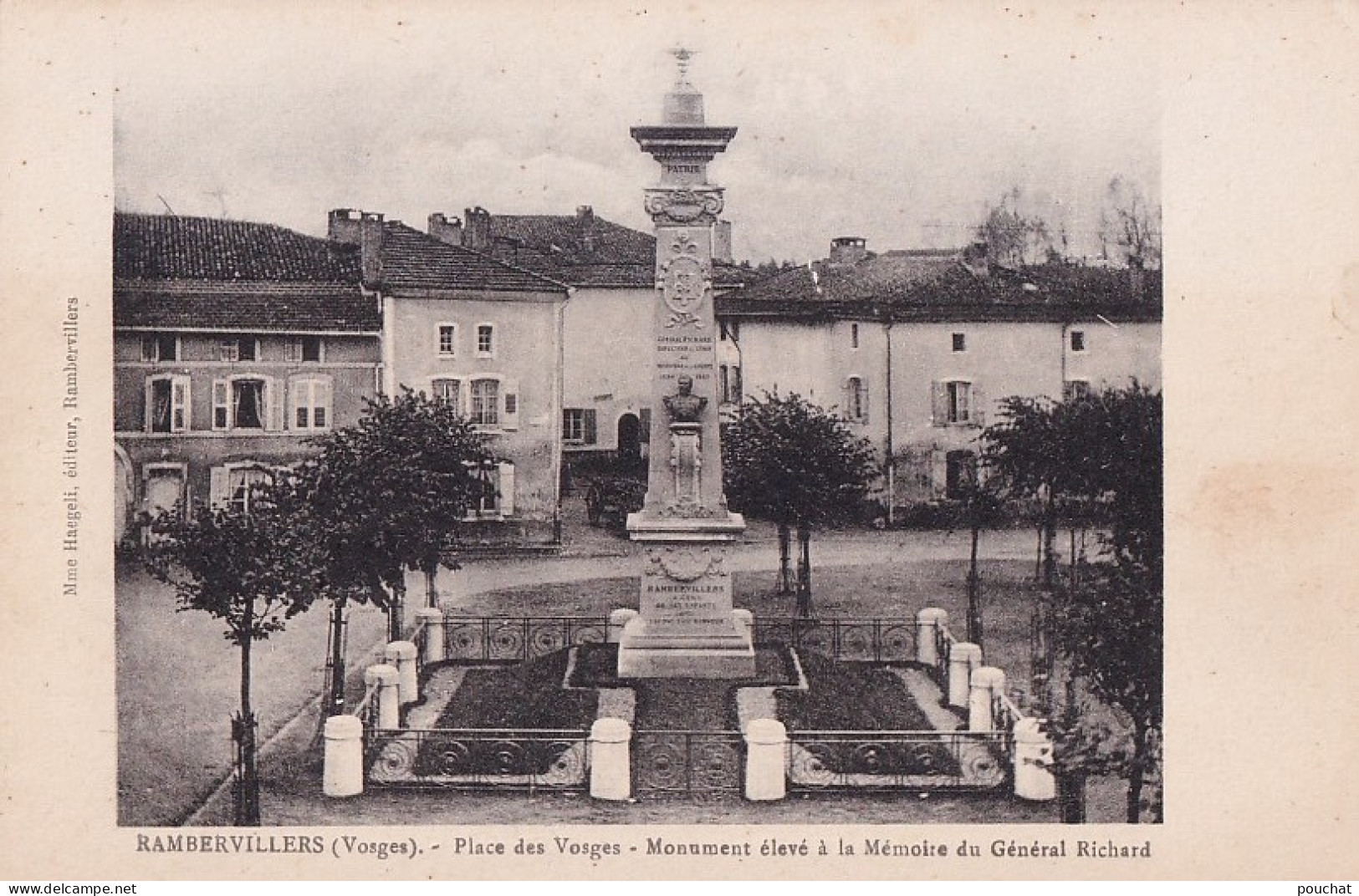 E3-88) RAMBERVILLERS - PLACE DES VOSGES - MONUMENT ELEVE A LA MEMOIRE DU GENERAL RICHARD - ( 2 SCANS ) - Rambervillers