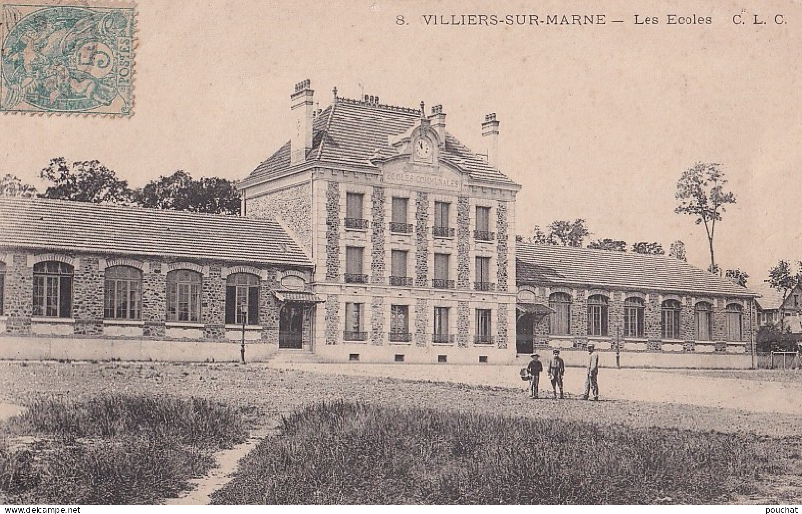 E4-94) VILLERS SUR MARNE - LES ECOLES - ANIMEE - HABITANTS - Villiers Sur Marne