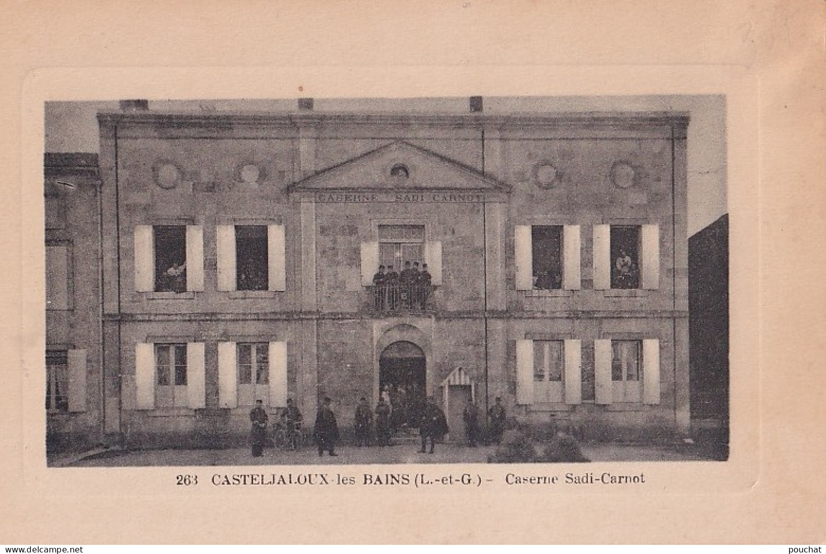 E14-47) CASTELJALOUX LES BAINS - CASERNE SADI CARNOT - ( ANIMATION - MILITAIRES - 2 SCANS )  - Casteljaloux