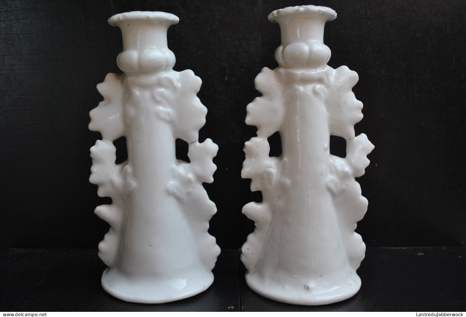 Paire De Grands (19 Cm) Bougeoirs Romantiques Décor De Personnages Bergère Chasseur Porcelaine D'Andenne Signés LL XIXè - Autres & Non Classés