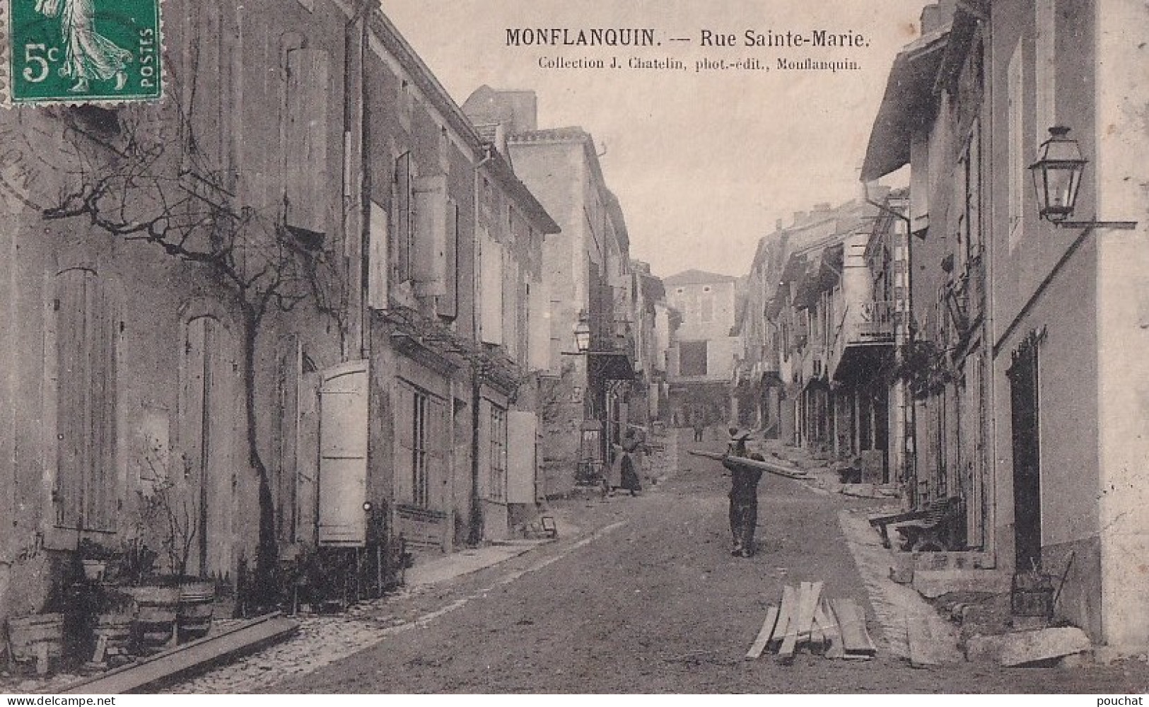 E22-47) MONFLANQUIN -  RUE SAINTE MARIE - ANIMEE - HABITANTS - CHARPENTIER - EN  1910 - Monflanquin