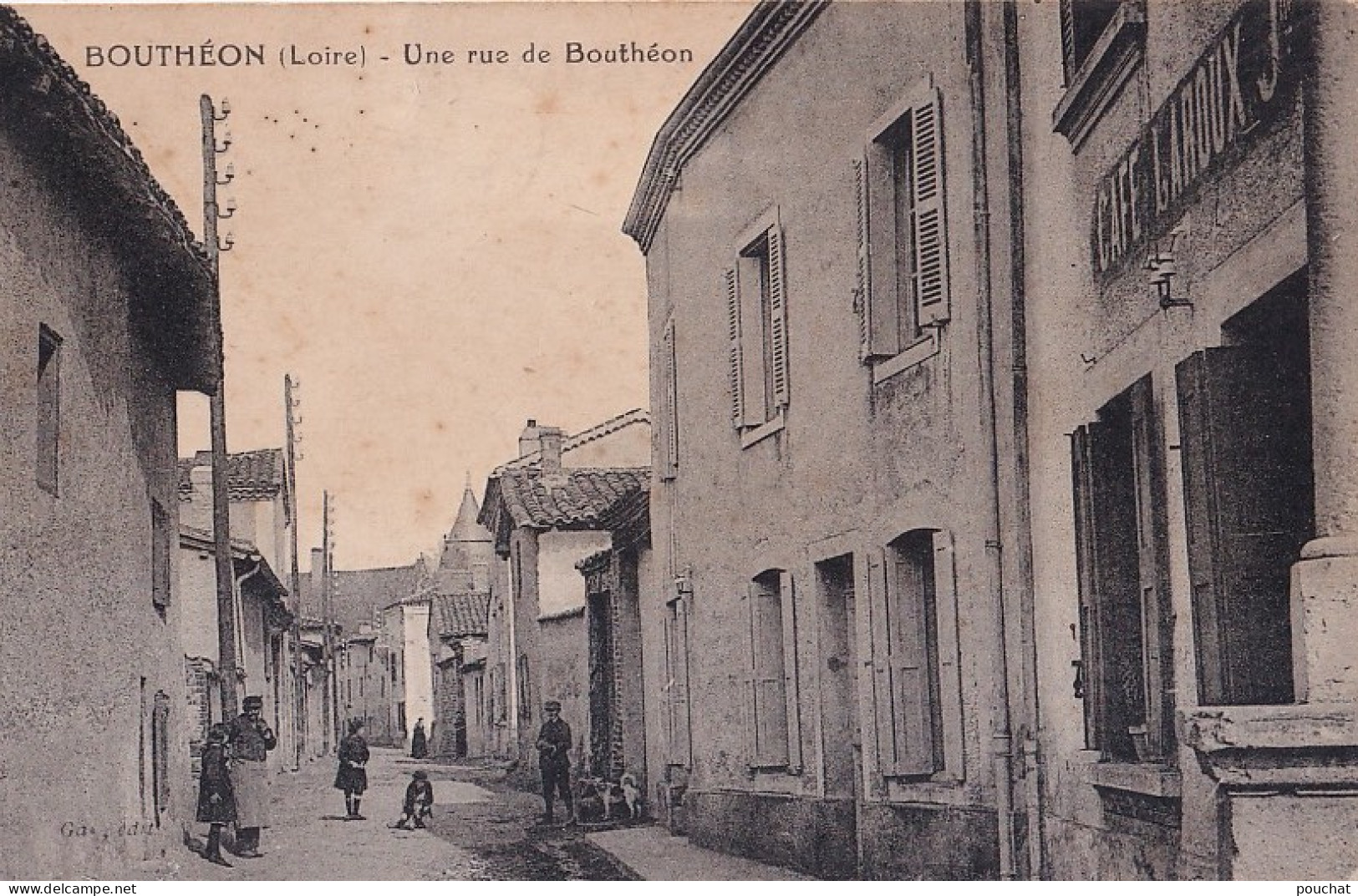 E24-42) BOUTHEON - LOIRE - UNE RUE DE BOUTHEON - CAFE LAROUX - ANIMEE - HABITANTS - ( 2 SCANS ) - Andrézieux-Bouthéon