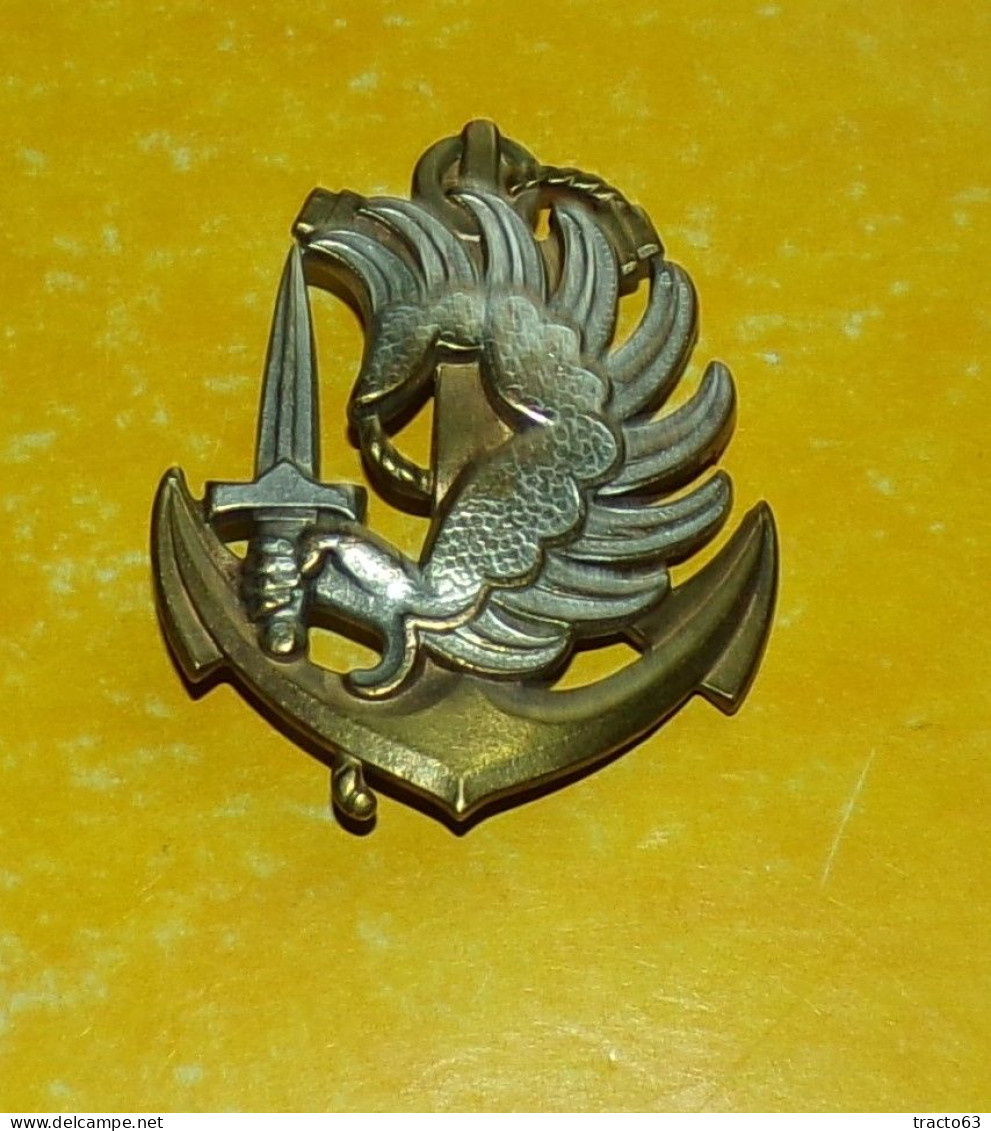 Insigne De Béret, T.A.P. T.D.M, Dos Guilloché, FABRICANT DRAGO PARIS, HOMOLOGATION 1535 , BON ETAT VOIR PHOTOS  . POUR T - Armée De Terre