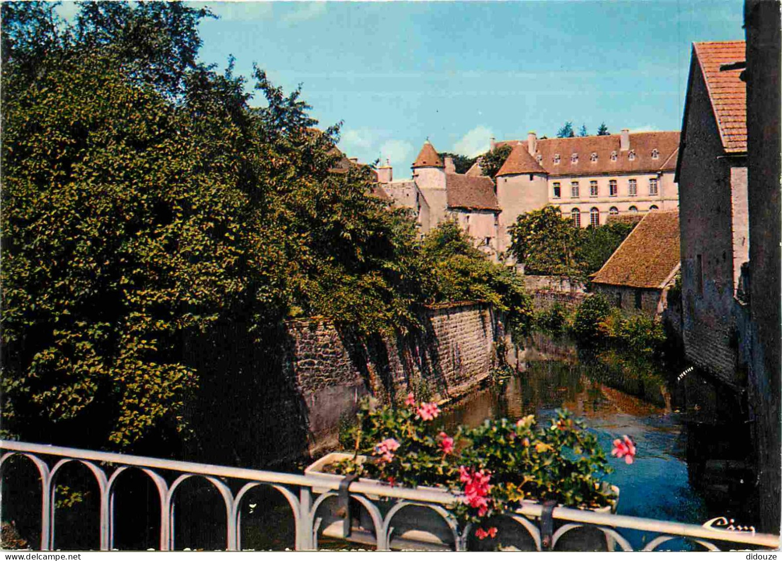 58 - Corbigny - Un Coin Typique Du Vieux Quartier - CPM - Voir Scans Recto-Verso - Corbigny