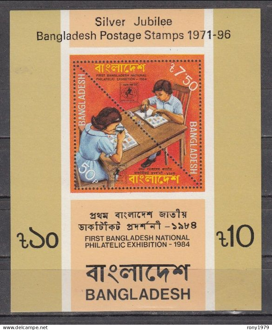 1996 BANGLADESH Silver Jubilee 25 Years Of Bangladesh Postage Stamps 1971-1996 Triangular Odd Shape 2v SS MNH - Journée Du Timbre
