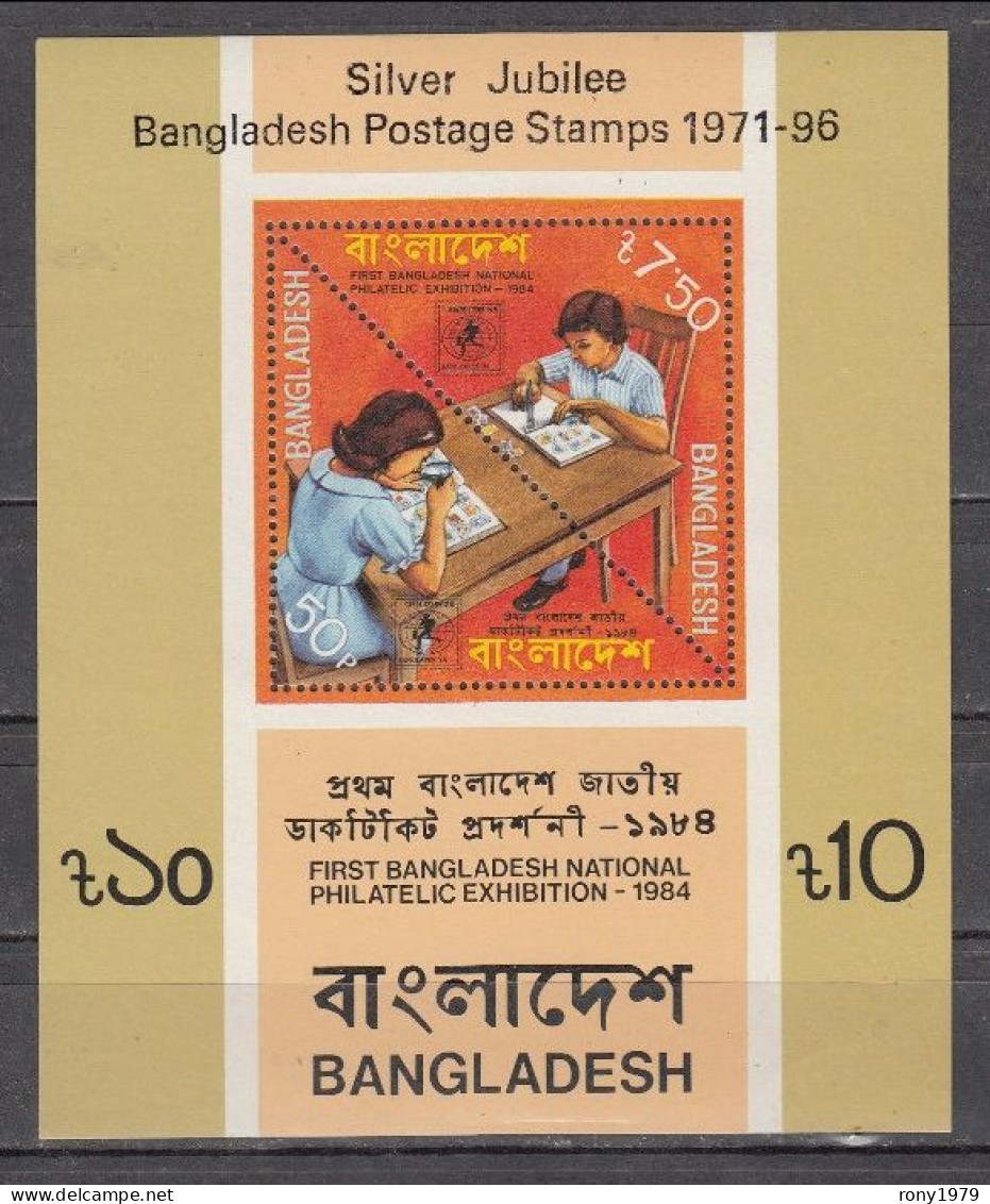 1996 BANGLADESH Silver Jubilee 25 Years Of Bangladesh Postage Stamps 1971-1996 Triangular Odd Shape 2v SS MNH - Giornata Del Francobollo