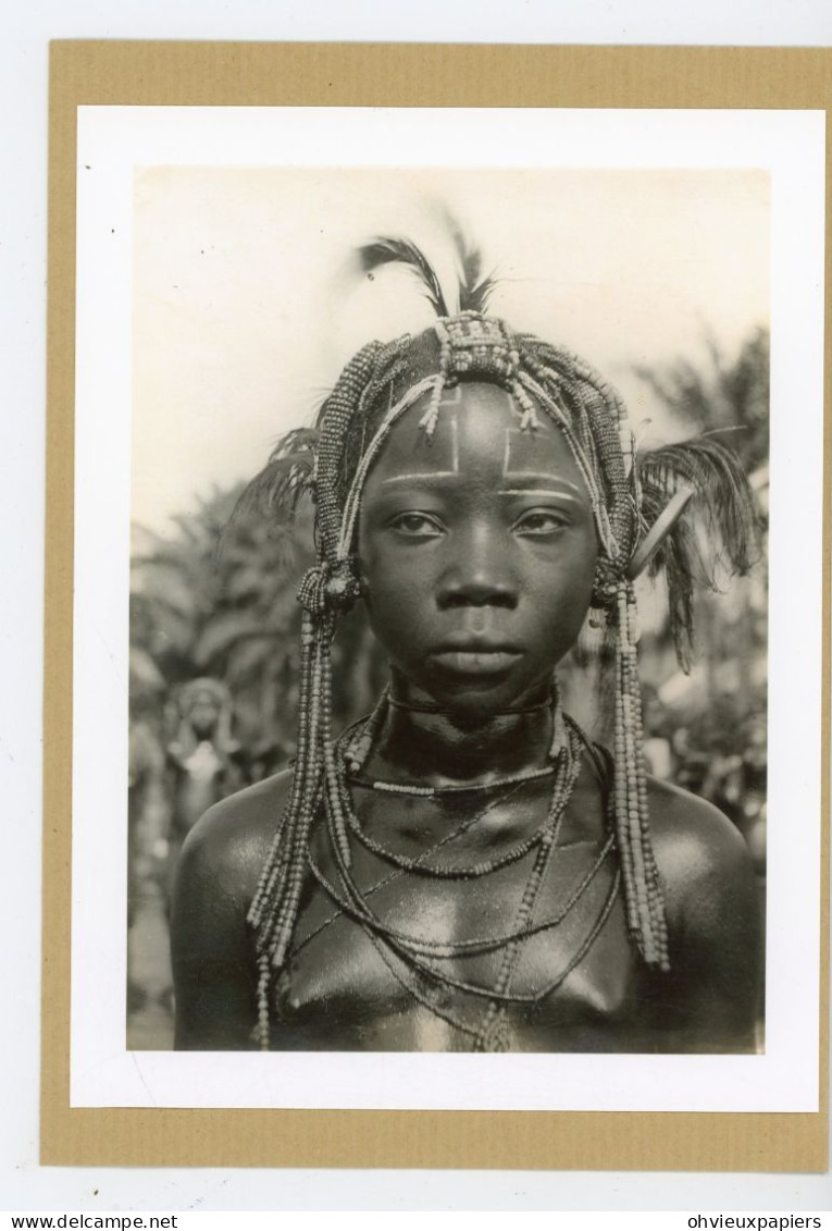 CONGO BELGE Banziville  1930  Pratique De L'excision  Jeune Fille Parée Tres Belle Photo - Etnica & Cultura