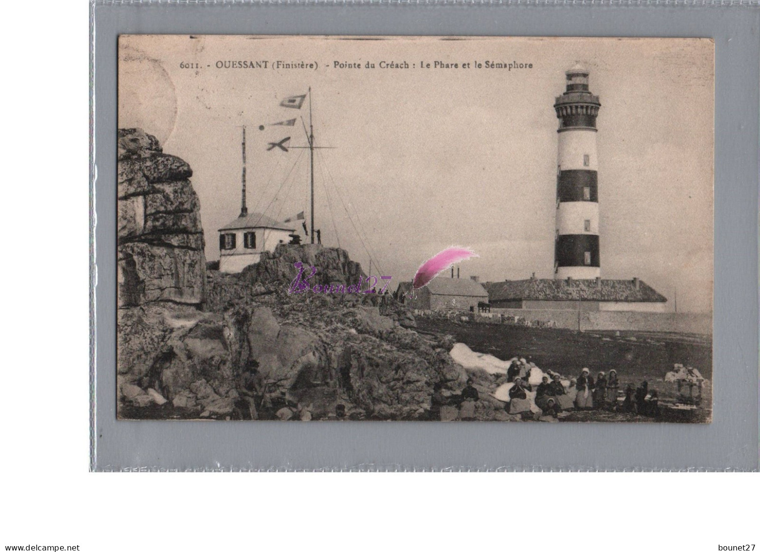 CPA - OUESSANT 29  -La Pointe Du Creach Le Phare Et Le Semaphore Très Animé Sur La Plage Enfant Femme 1920 - Ouessant