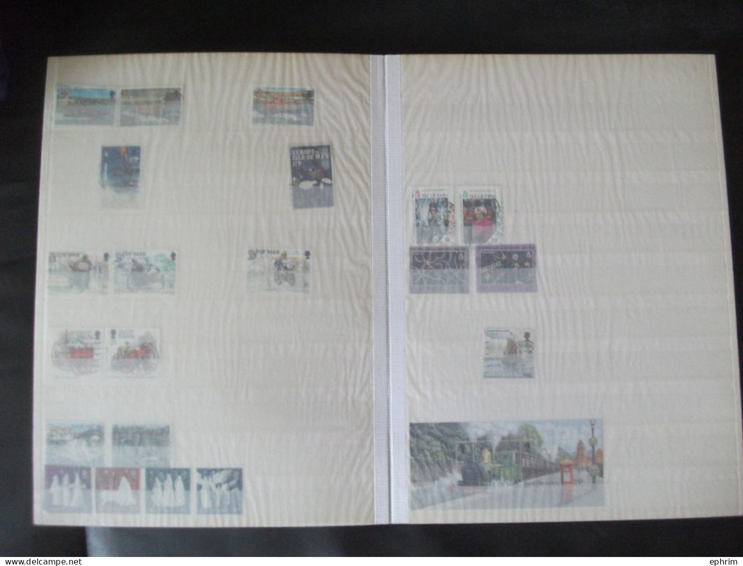 Île de Man Isle of Man Album de Timbres Neufs / Oblitérés Timbre Mint / Used Stamps Stamp Collection de Plus 700 Timbres