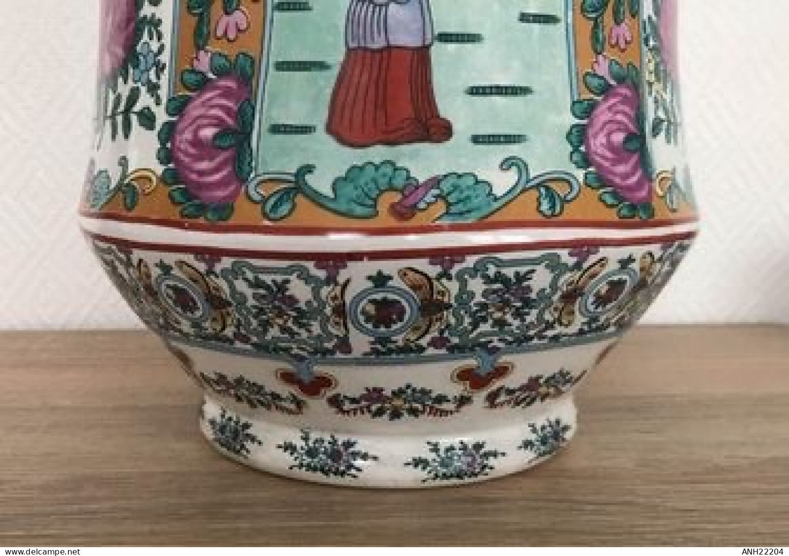 Ancien Vase Balustre En Céramique Magnifiquement Décoré, Chine, Milieu 20ème, H : 48 Cm - Arte Asiático