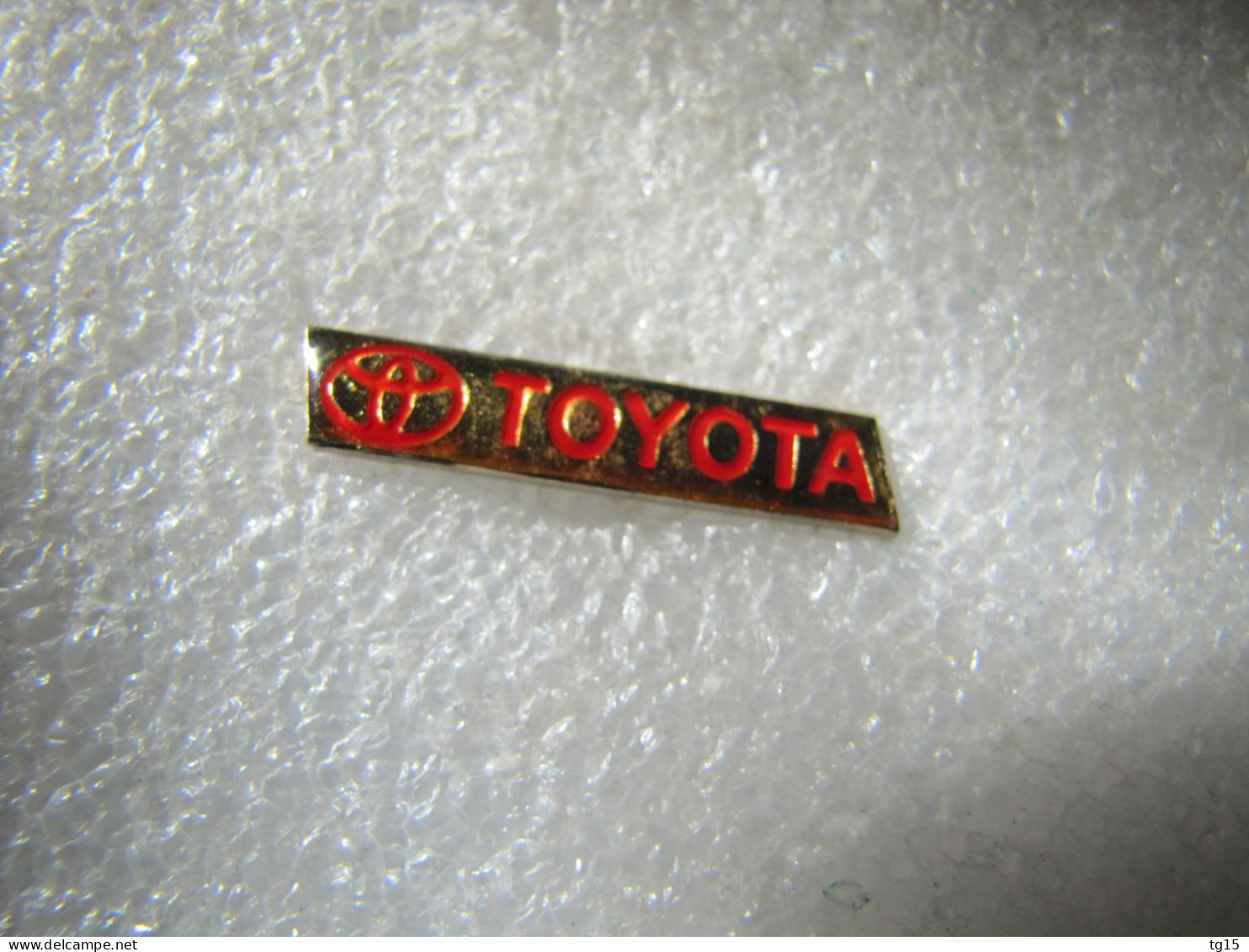 PIN'S    LOGO  TOYOTA   Demons Et Merveilles - Other & Unclassified