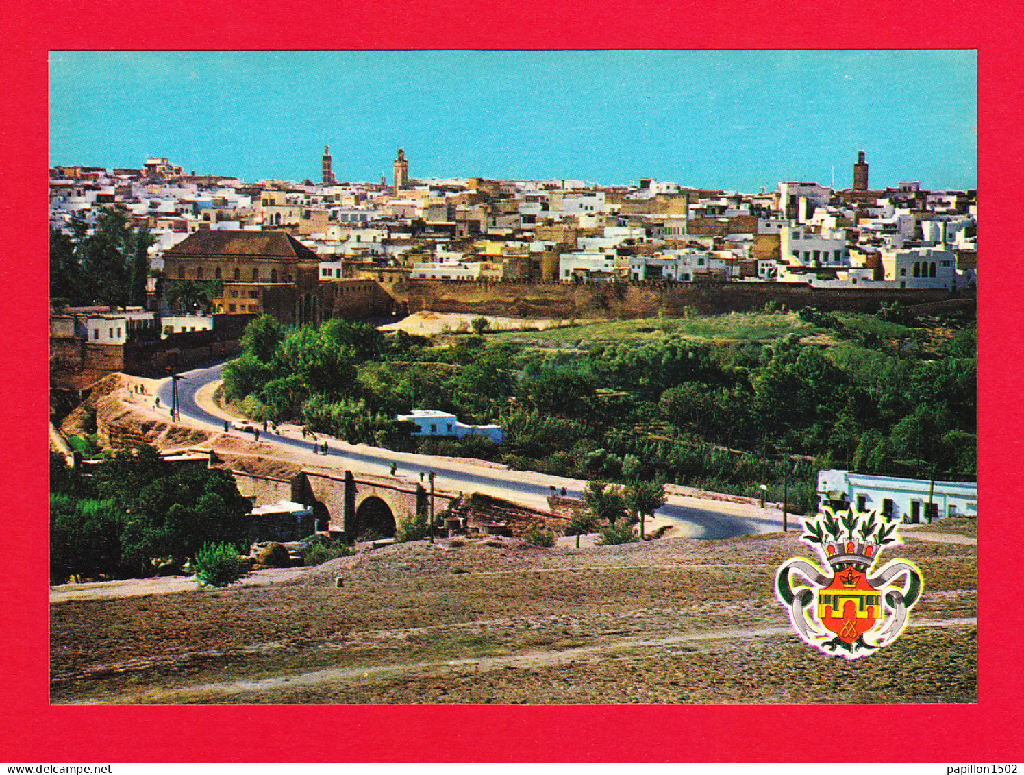 E-Maroc-85P MEKNES, Les Armoiries De La Ville Et Vue Générale Sur La Ville, BE - Meknès