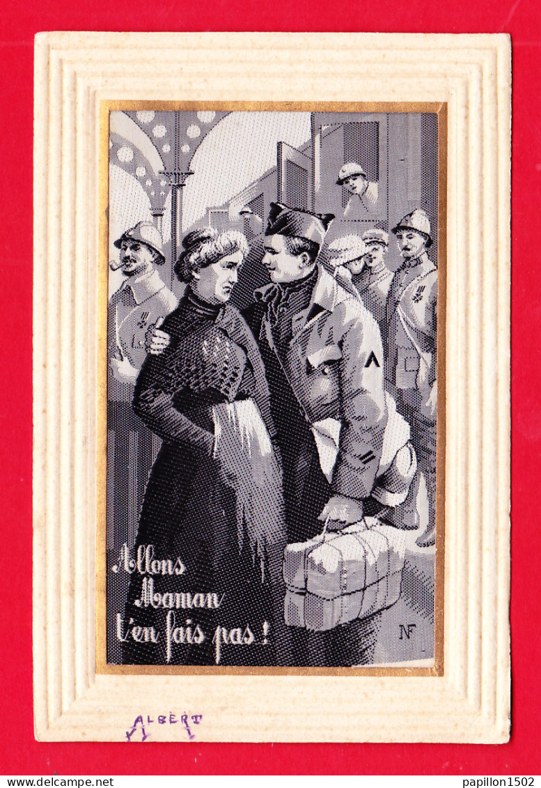 Brodée-300PA1  Carte Soie, Guerre 39/45, Militaire Sur Le Quai D'une Gare, "allons Maman, T'en Fais Pas", BE - Brodées