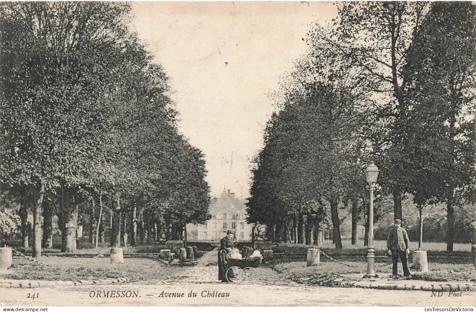 FRANCE - Ormesson - Avenue Du Château - Vue Générale - Animé - Une Grande Maison Au Loin - Carte Postale Ancienne - Ormesson Sur Marne