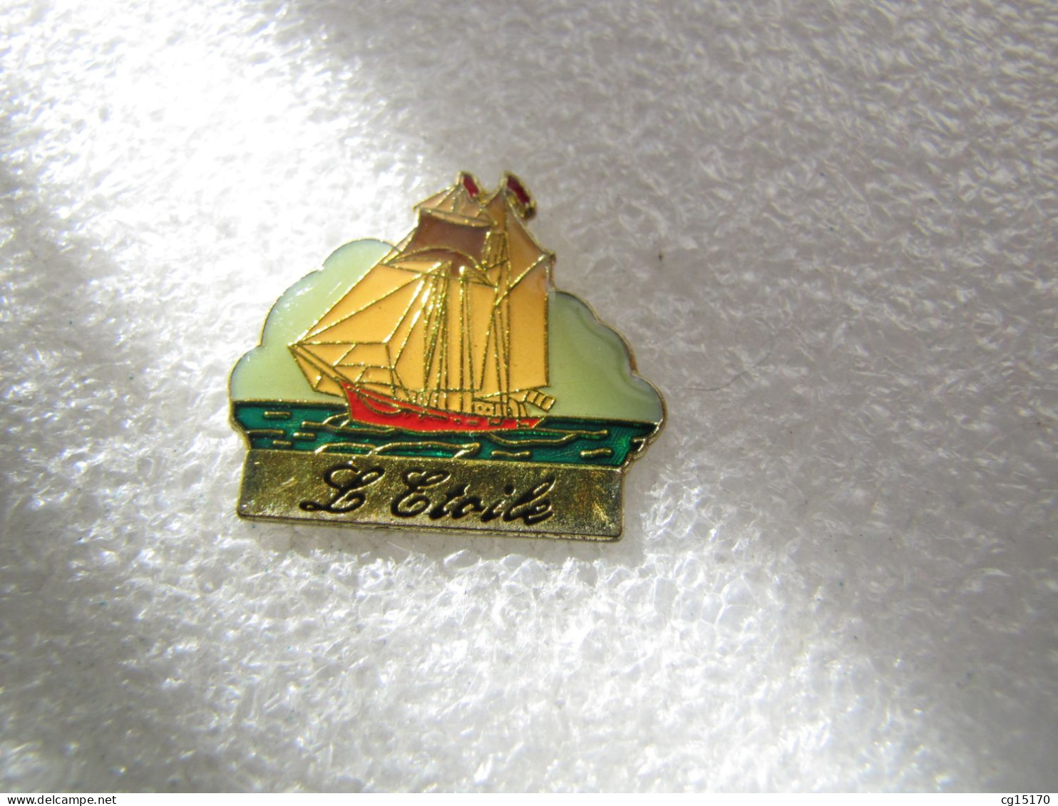 PIN'S   L'ÉTOILE  BATEAU - Bateaux