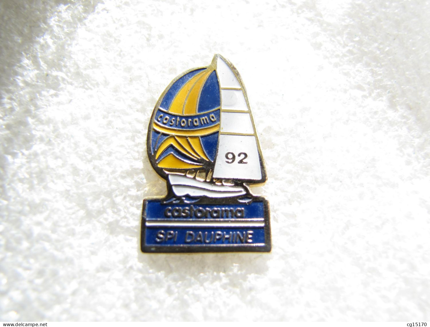 PIN'S       BATEAU  CASTORAMA   SPI DAUPHINE - Boten