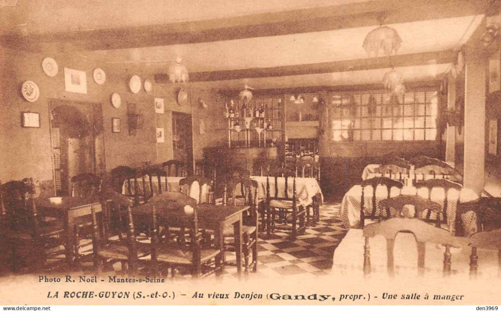 La ROCHE-GUYON (Val-d'Oise) - Restaurant Au Vieux Donjon (Gandy Propriétaire) - Une Salle à Manger - La Roche Guyon