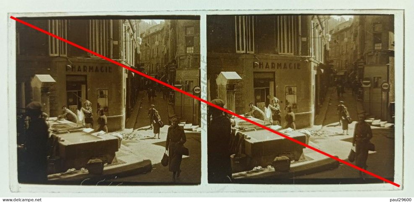 Photo Sur Plaque De Verre, Marseille, Rue, Lavoir, Fontaine, Laveuse, Lavandière, Pharmacie, Place, Années 1930. - Glasplaten